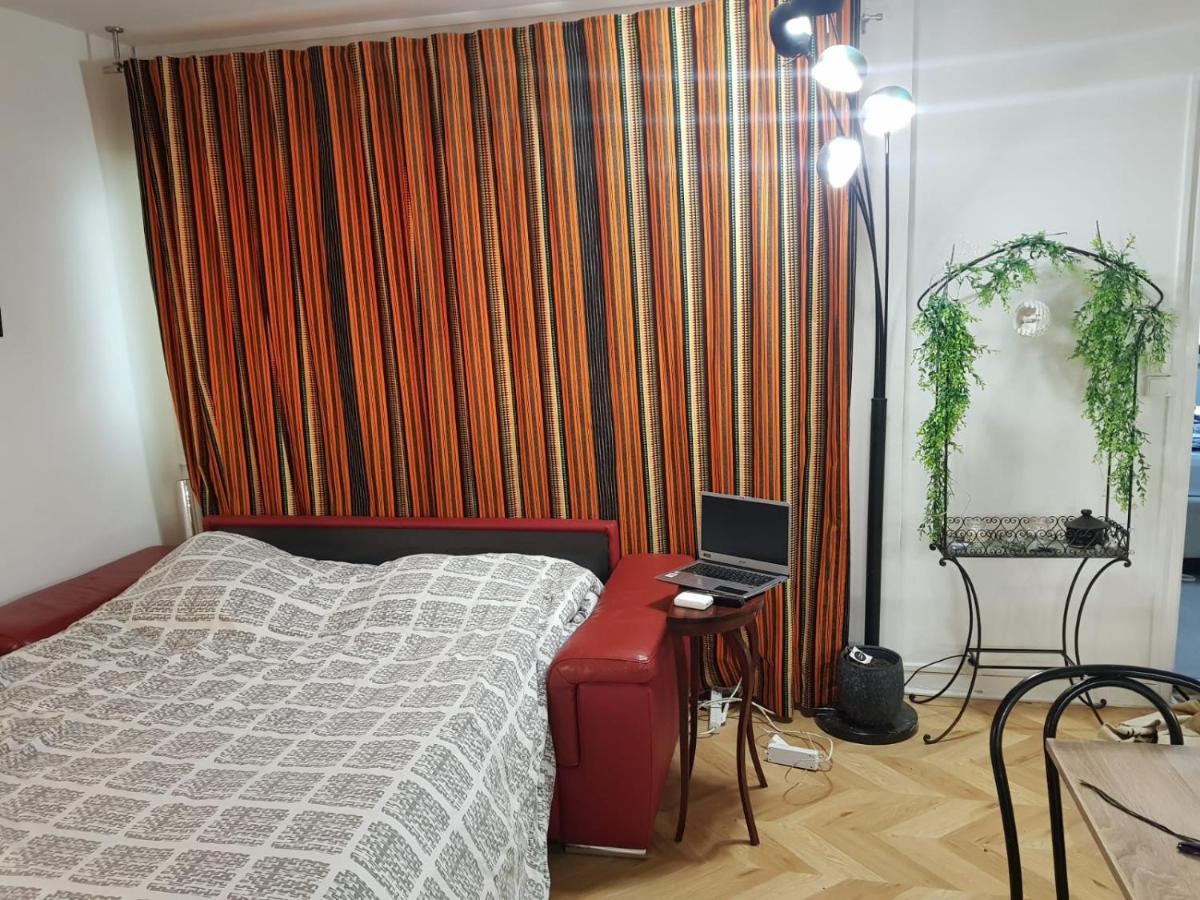 Pretty And Neat Bedroom In My Cosy Appartment. Puteaux Esterno foto