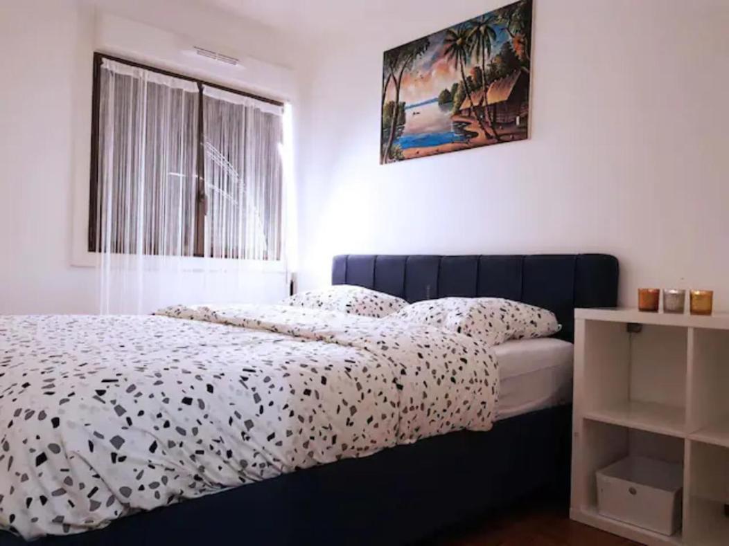 Pretty And Neat Bedroom In My Cosy Appartment. Puteaux Esterno foto