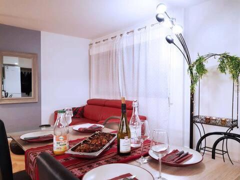 Pretty And Neat Bedroom In My Cosy Appartment. Puteaux Esterno foto